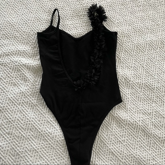 Black Floral Accent Body - Picture 6 of 8